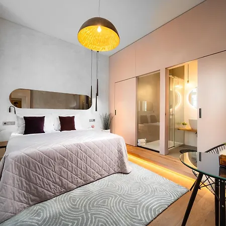 Delicate Charm At Heart Apartment *